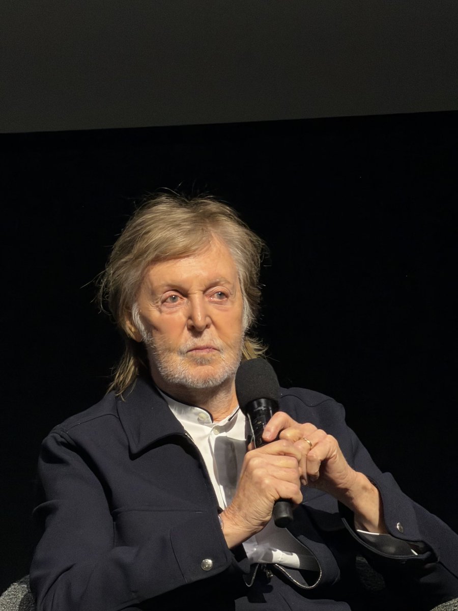 Acfu's tweet photo. Tener a una leyenda como Paul McCartney, con 84 añazos, hablando durante casi una hora de los Beatles y de sus años con Wings, junto a Morgan Neville y Judd Apatow. Qué privilegio. https://t.co/oaClh09qik