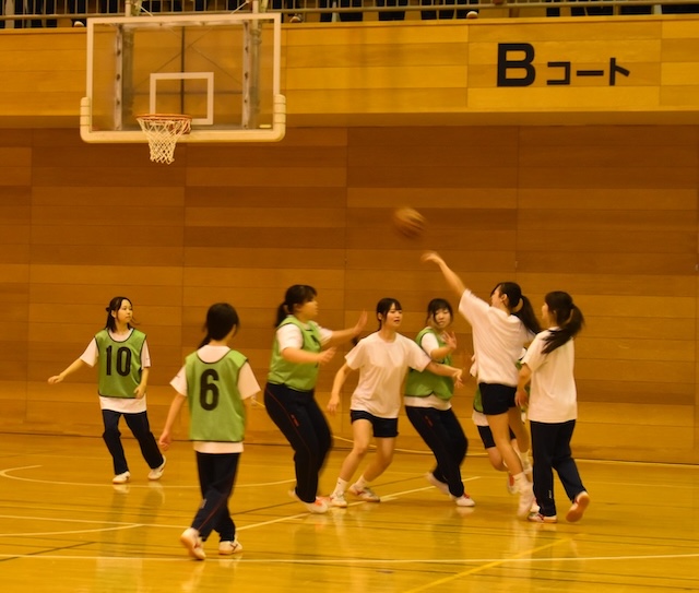 sapporohokuto's tweet photo. 本日、スポーツ大会3日目と1学期終業式がありました。スポーツ大会では、競技を通じてクラス・学年としての団結が強まったように感じました。 https://t.co/AiMw8MFfHD