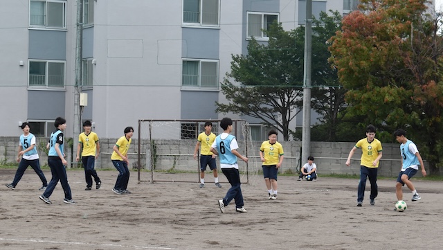 sapporohokuto's tweet photo. 本日、スポーツ大会3日目と1学期終業式がありました。スポーツ大会では、競技を通じてクラス・学年としての団結が強まったように感じました。 https://t.co/AiMw8MFfHD