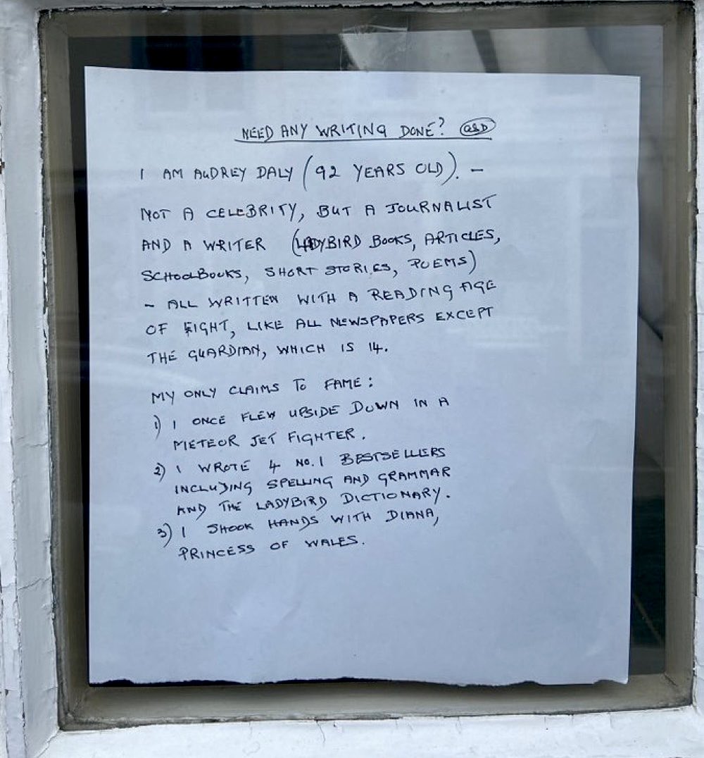 LBFlyawayhome's tweet photo. You’ll enjoy this thread 😀  

What a character Audrey Daly was! (Senior Editor at Ladybird, 1970s - 1990s)
In late retirement in a village in Fife, she stuck these notes on her window: (1/4) https://t.co/akO3ZFwhcR