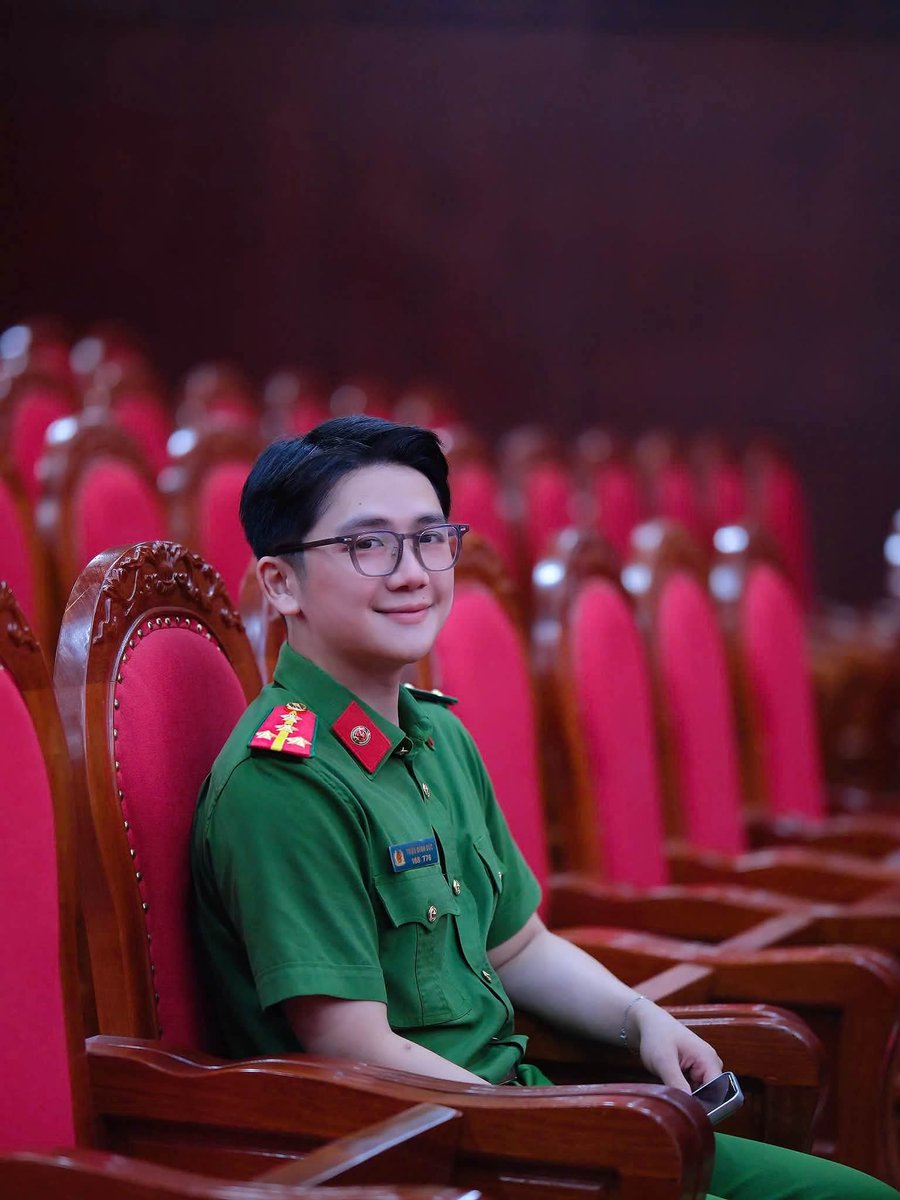 cand_vnvd's tweet photo. Tiếc gì 1 tim ạ 👮👮 https://t.co/bm2OMTCSSI