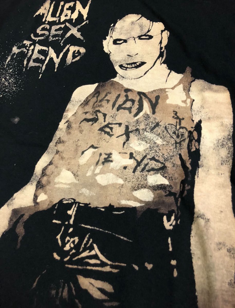 MadHorrorShow13's tweet photo. 11月14日の土曜日！
MAD HORROR SHOWのマッドなクリエイター紹介します！

TOGE

TOGEと申します。ステンシルでTシャツなどに描いております。自身の琴線に触れた音楽や映画など。全てハンドメイドなので一点づつ微妙に異なります。大量生産は出来ません。宜しくお願い致します。

新栄のVIOで会おう！ https://t.co/LeIlQpmBnM