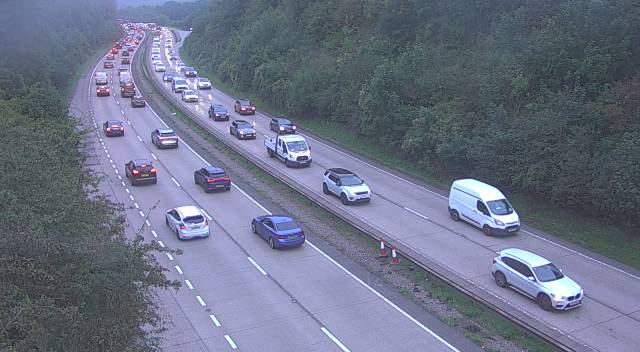 TraffigCymruD's tweet photo. ⚠️Tagfeydd
➡️#A4232 i’r ddau gyfeiriad rhwng C33 Capel Llanilltern a Croes Cwrlwys. https://t.co/bxlKzajP5t