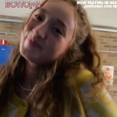 zzoyalies's tweet photo. @JNKLARE klare curly haired hc 🙂‍↕️ https://t.co/bOMbRpjFj0