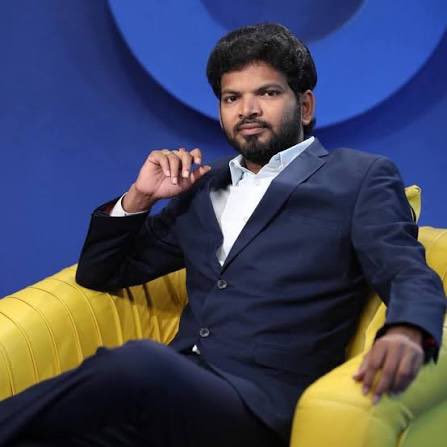 prasana_kumar's tweet photo. వీడు ఇంకొన్ని రోజులు పోతే
 పంచభూతాలు కూడా మన కులమే 
వాటి పేర్లు నీరునాయుడు,గాలినాయుడు….
 ఇంద్ర రాయల్ అని🤦‍♂️
త్రిమూర్తులు కూడా మన వాళ్లే అని 
BBC ఛానల్ లో C తీసేసి N పెట్టాలని కూడా ప్రోగ్రాం రన్ చేస్తాడు🤦‍♂️🤦‍♂️🤦‍♂️
ఈడి కుల పిచ్చి  తగలబెట్టా🤮🤮 https://t.co/6k4oISrH9N