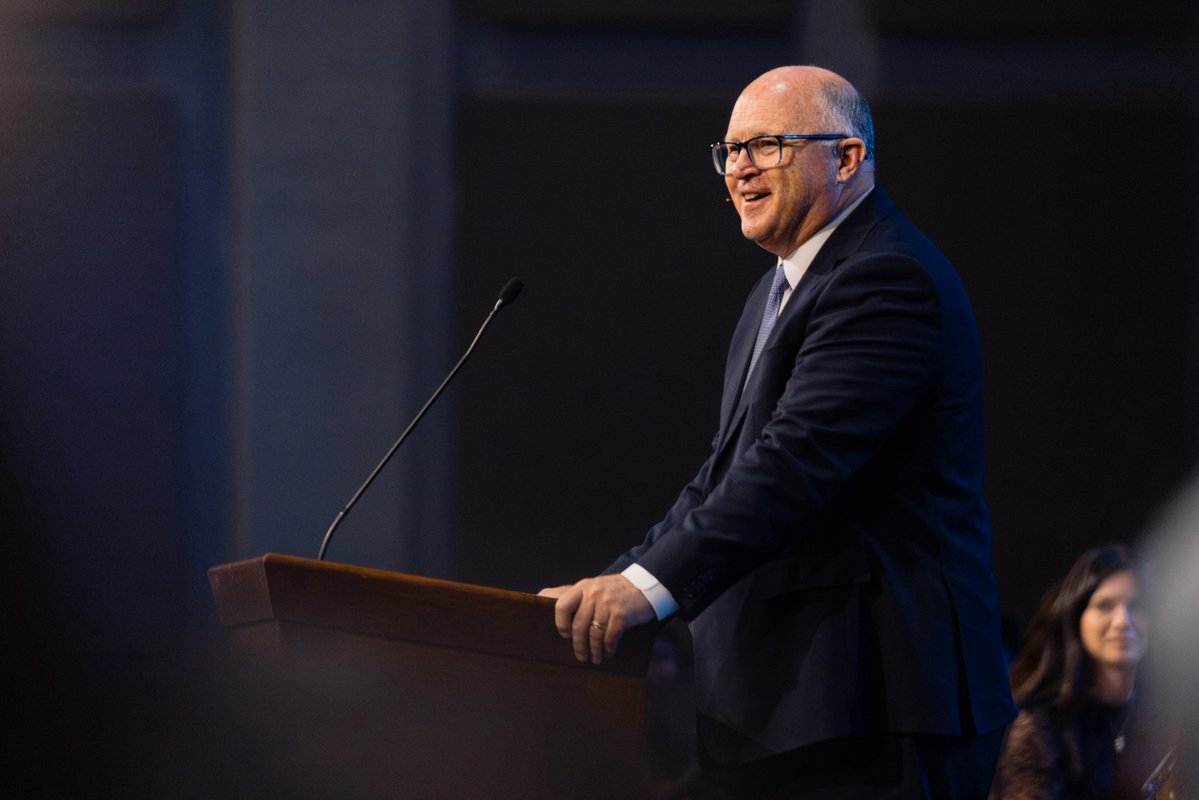 PaulChappell's tweet photo. A joy to preach at @slconference this evening from 2 Corinthians 9:8 on a truth I have seen over and over these past four decades: “God Is Able!” Thankful for the clear moving of God, including many called to the ministry. #GodIsAble #slc26 https://t.co/hsEBER3OP5