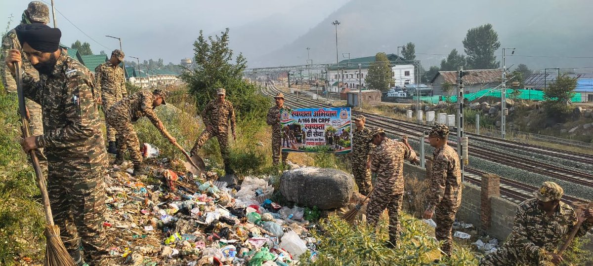166BNCRPF's tweet photo. हम सबका यही सपना, स्वच्छ और सुंदर हो देश अपना!
#SwachhataHiSeva
2026
दिनांक 29/9/2026 को #166BN के कार्मिकों 
 द्वारा रेलवे स्टेशन बनिहाल में स्वच्छता अभियान चलाया गया https://t.co/7k7Rseu5a0