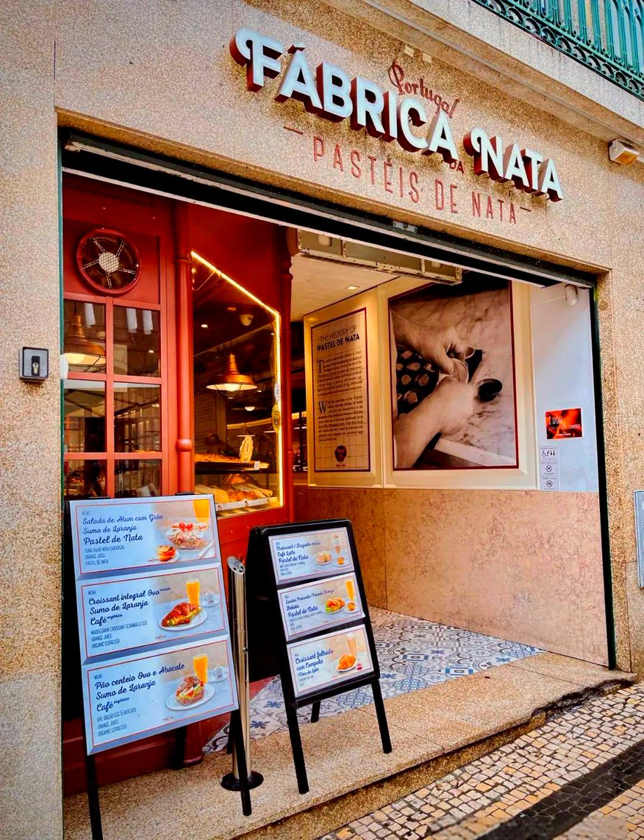 jacetrang282097's tweet photo. Just stumbled on a tiny coastal café in Lisbon—fresh pastries, ocean breeze, and that perfect golden hour glow. Travel days don’t get better than this!， https://t.co/FLYZMtQ6RG