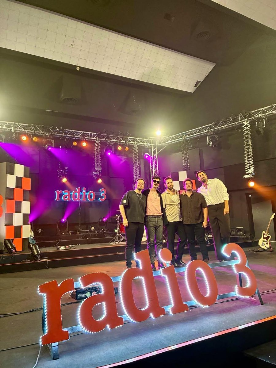 somosvolavent's tweet photo. CONCIERTOS @radio3_rne

Hoy nos han abierto las puertas la familia de conciertosradio3 y hemos grabado un trocito de Caída Libre para vosotros🤘🏻 Muchas gracias por la acogida.

Deseando enseñaros todo 🥰

Como podéis comprobar no podemos estar ni un solo día sin hacer el idiota https://t.co/EscKVe04NE