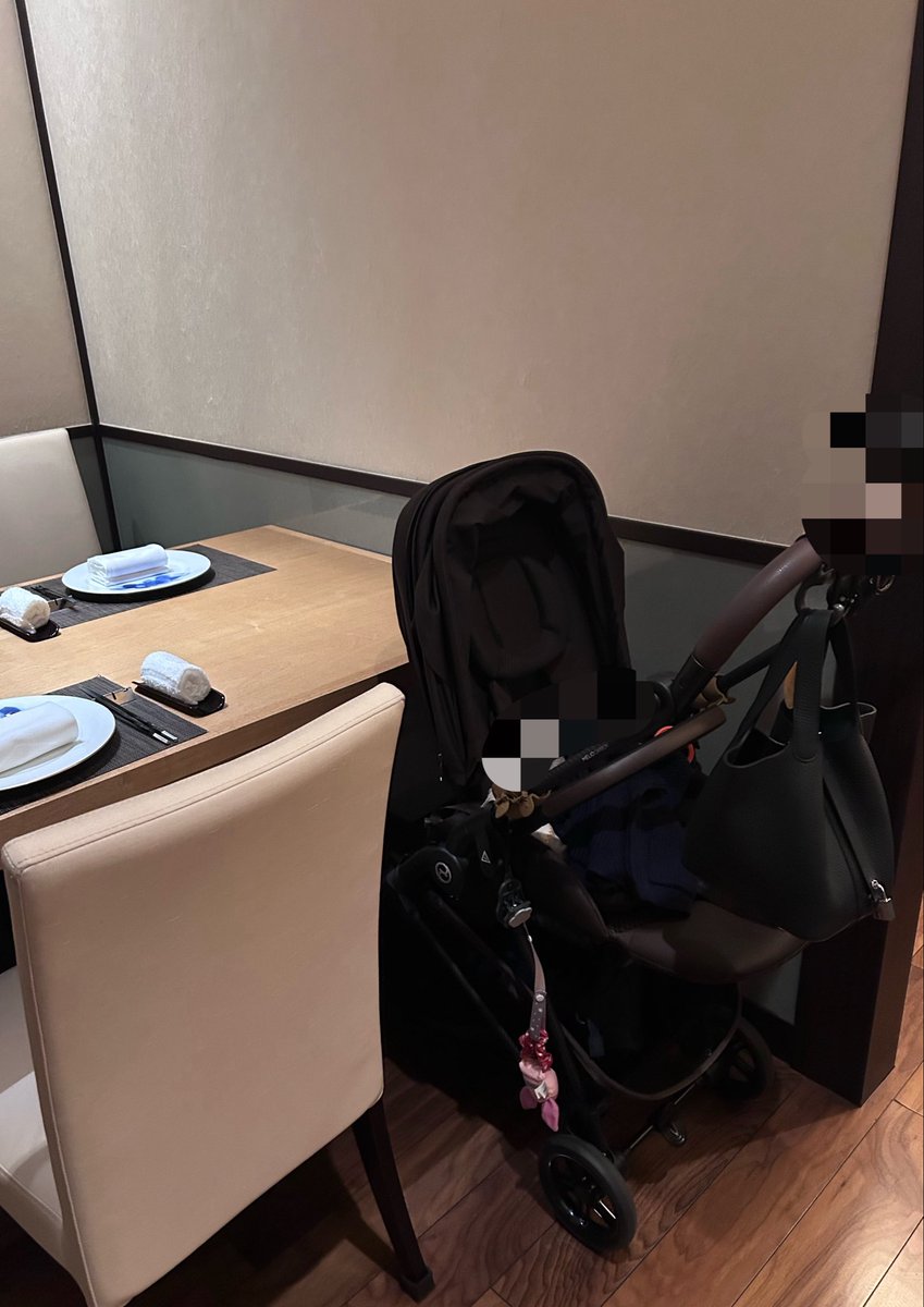 maru_mama26's tweet photo. よく行くから投稿するか悩んだけど、GINZA SIX 6階にある中華やっぱり好き！

子連れ＆ベビーカー民におすすめ！
半個室もあって、周りを気にしすぎず落ち着いてゆっくりご飯が食べられる👶🏻✨

ベビーカーも席に横付けOK◎

📍家寳 跳龍門（銀座）
#子連れランチ #子連れご飯 #ママ垢さんと繋がりたい https://t.co/r4sQ2xZULN