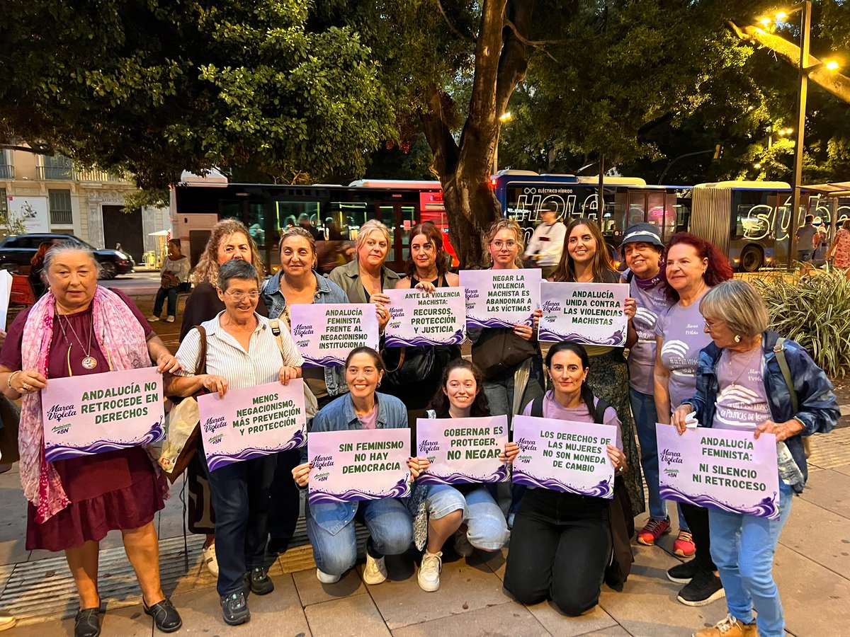 mareavioletaand's tweet photo. Ayer, las Andalucía llenó las calles de violeta. No aceptamos que quienes niegan la violencia machista tengan responsabilidades y capacidad de decisión sobre cómo combatirla. La violencia machista existe. Nos mata. Nuestros derechos y nuestras vidas no se negocian. https://t.co/suaHncdFEX