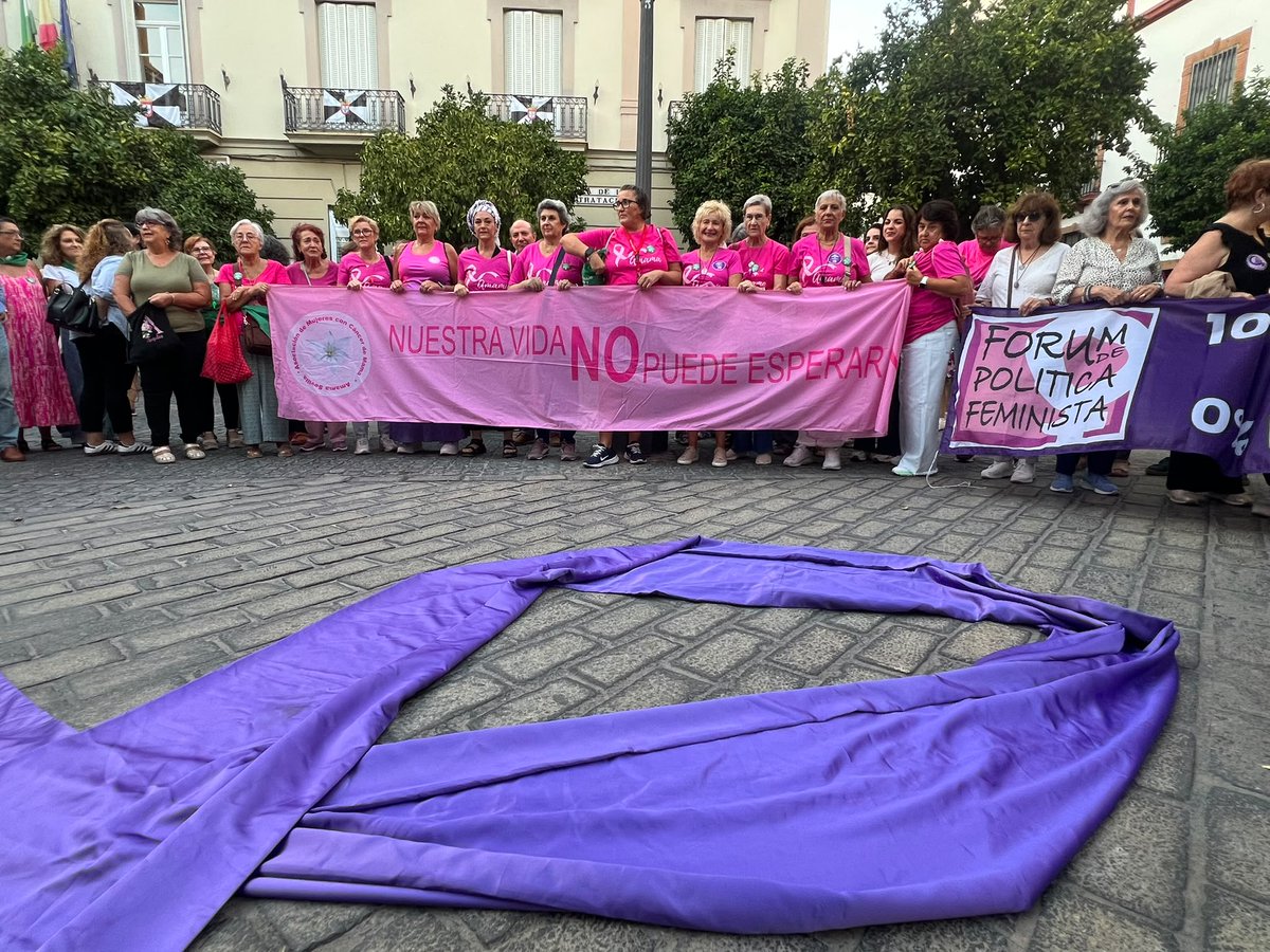 mareavioletaand's tweet photo. Ayer, las Andalucía llenó las calles de violeta. No aceptamos que quienes niegan la violencia machista tengan responsabilidades y capacidad de decisión sobre cómo combatirla. La violencia machista existe. Nos mata. Nuestros derechos y nuestras vidas no se negocian. https://t.co/suaHncdFEX