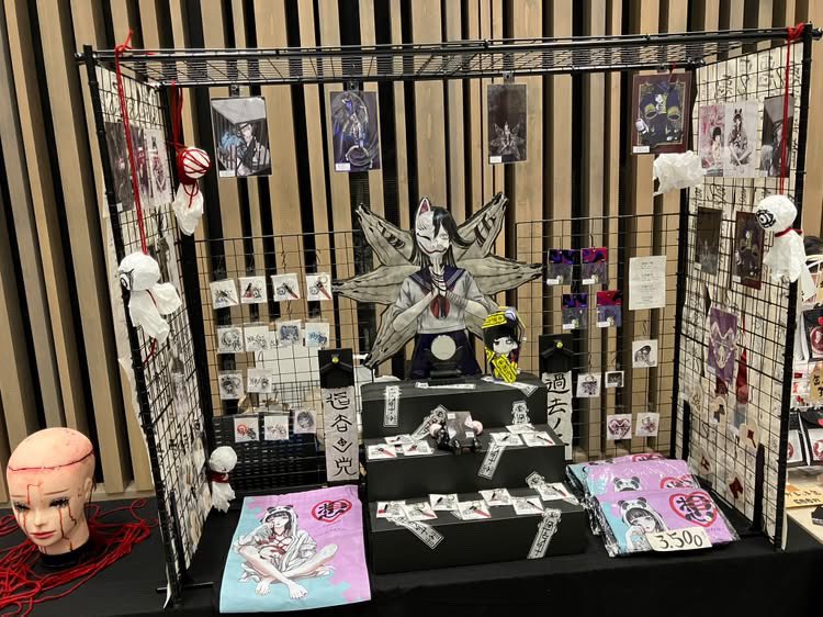 MadHorrorShow13's tweet photo. 11月14日の土曜日！
MAD HORROR SHOWのマッドなクリエイター紹介します！

いけにえ/カコノコ
@soreike_ikenie 

「カコノコ」
アングラ/アンハッピー
死や痛み、違和感の中にある美しさを、誰かの心に少しだけ引っかかるような、暗くて、愛しくて、どこか不穏な絵や立体作品。

新栄のVIOで会おう！ https://t.co/nlIERxxGI3