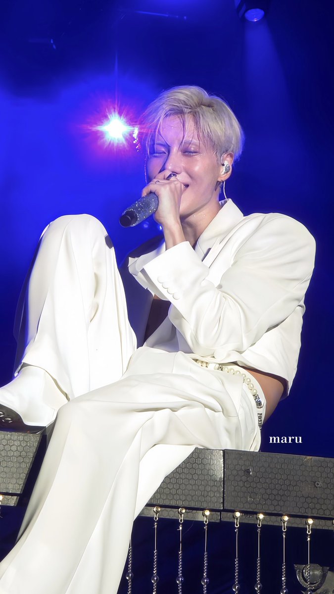 _0true__'s tweet photo. 260926 KARZY Music Festival

그렇게 웃으면서 쳐다보면 나 진짜 못 버텨🤦🏼

#태민 #TAEMIN #テミン #泰民 https://t.co/GrhWjl2vNL