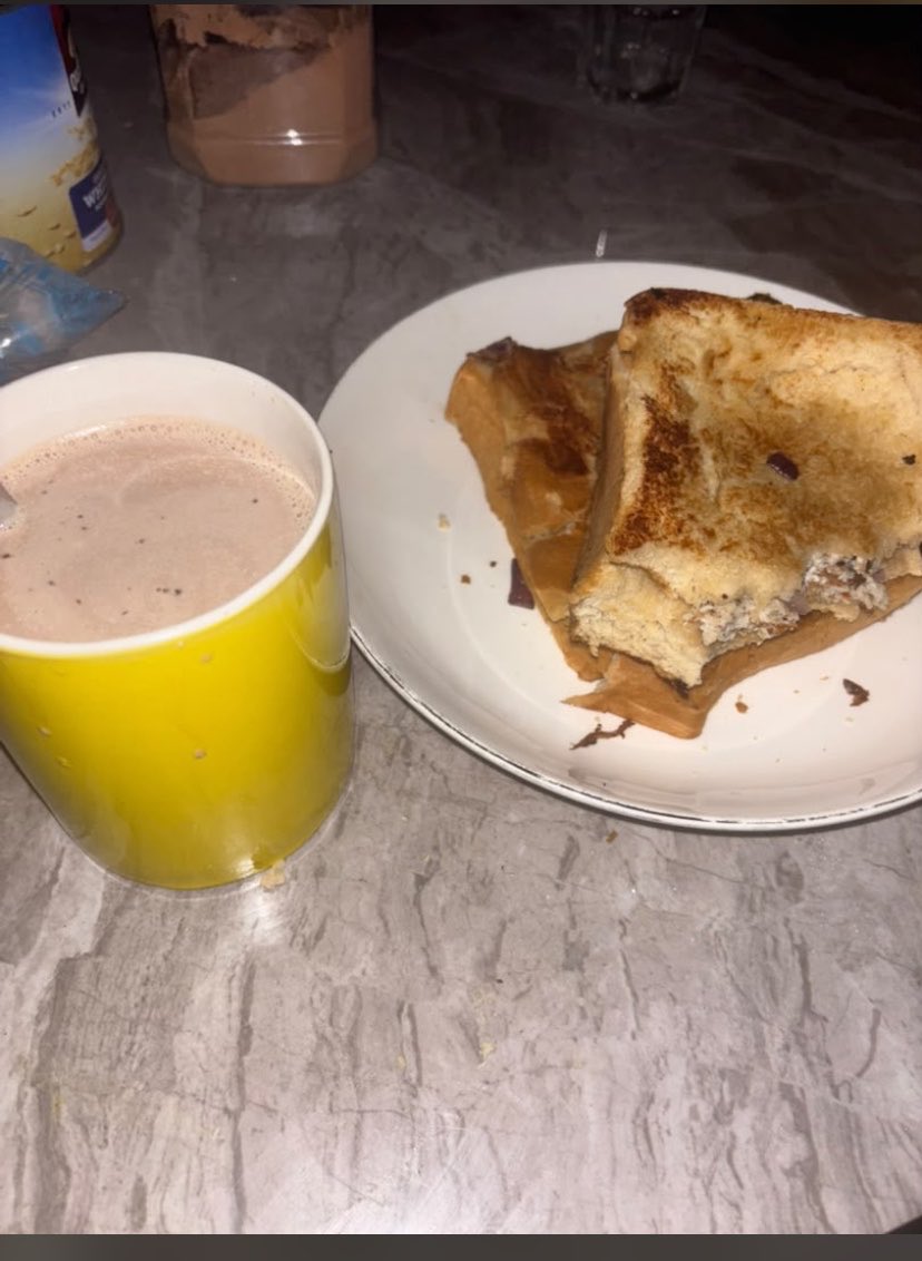 Joyce4c's tweet photo. Having tea and toast bread for breakfast and you?🤩🥰 https://t.co/lpabVUYZdE