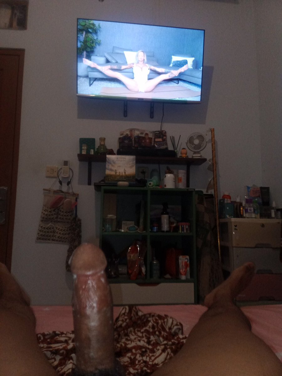 WJkttimur's tweet photo. Latihan yoga ah...

#tante #pasutriswinger https://t.co/ZhyFk21abR