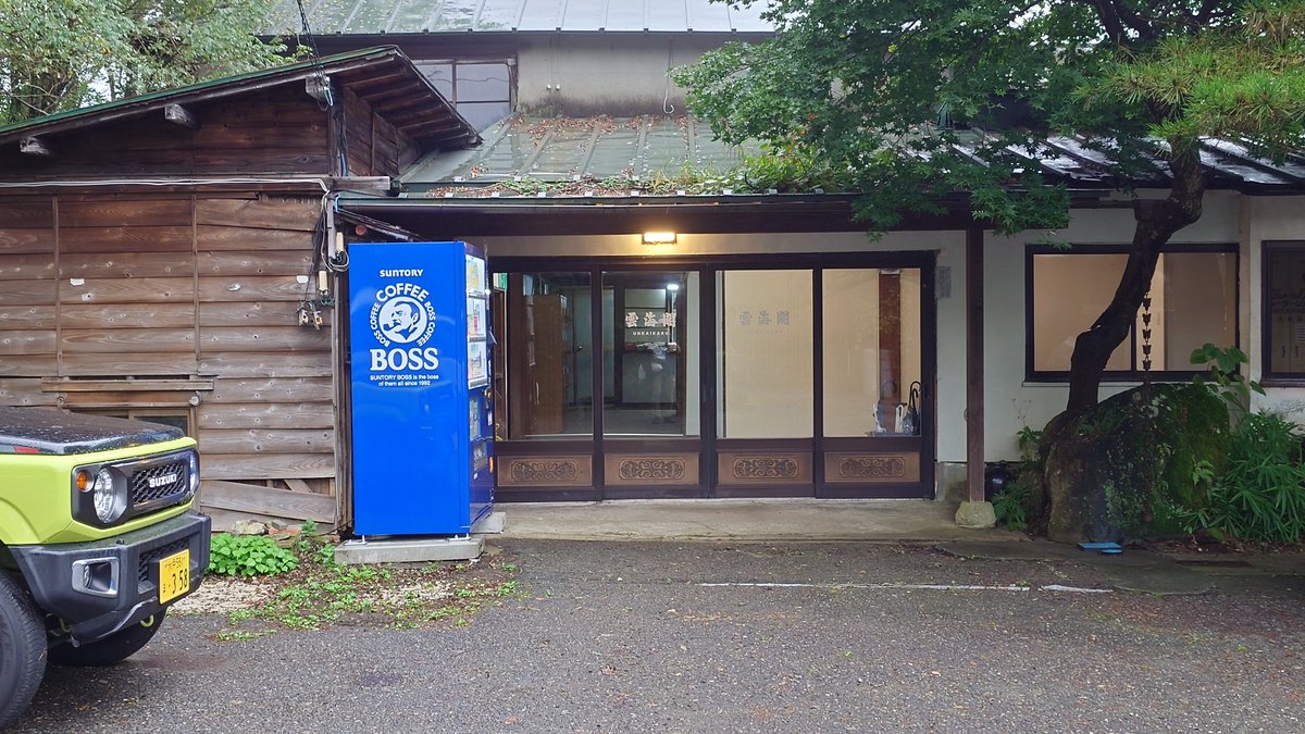 LindoYS150's tweet photo. まるで洞窟のようなところを抜けていく（壁がボロボロ名だけw） https://t.co/5Nqbstu0ro