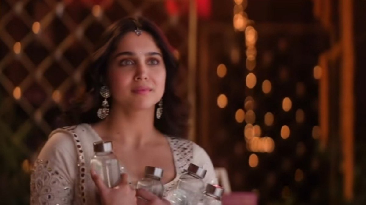 aashikk_aawaara's tweet photo. sharvari's "jal lijiye" moment https://t.co/q3c80f5V58
