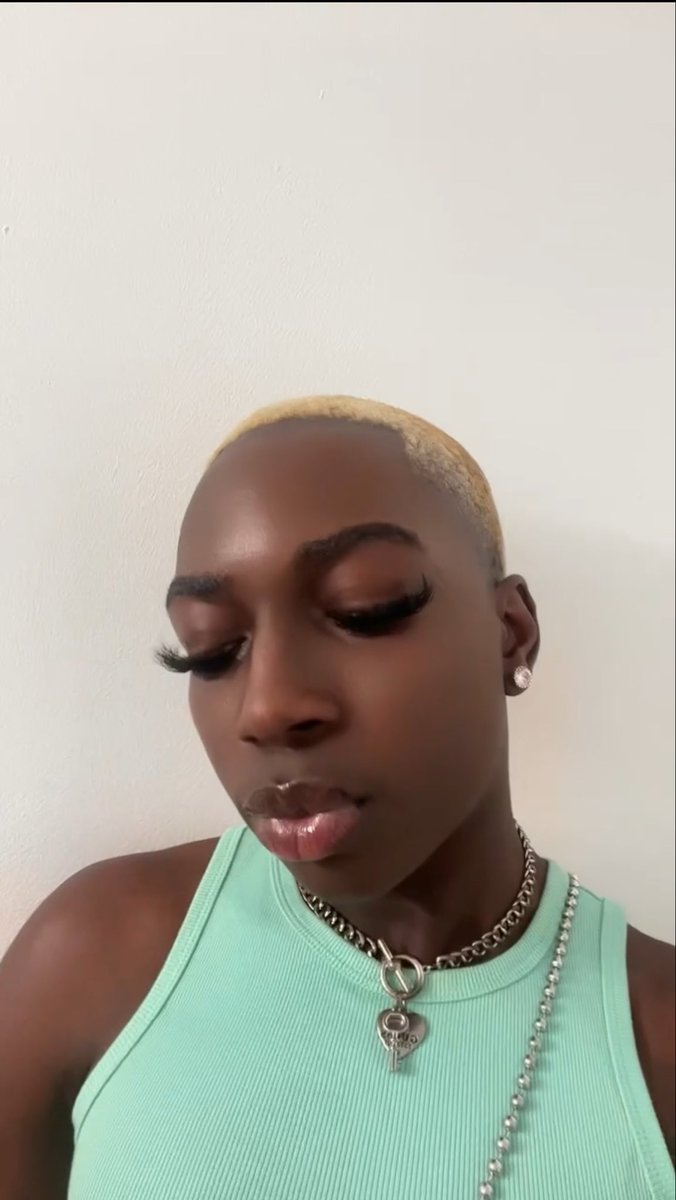 thatboiii249's tweet photo. 💋. https://t.co/BRUBPIzkFy