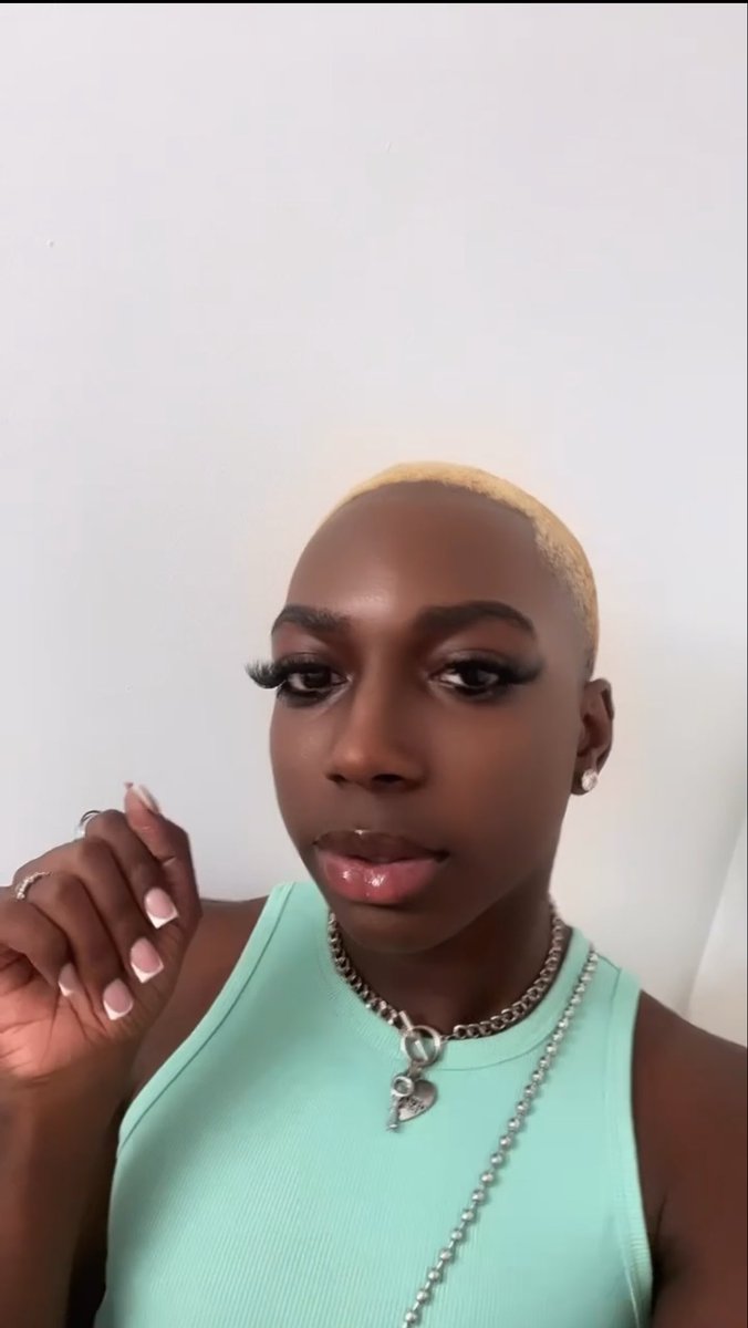 thatboiii249's tweet photo. 💋. https://t.co/BRUBPIzkFy