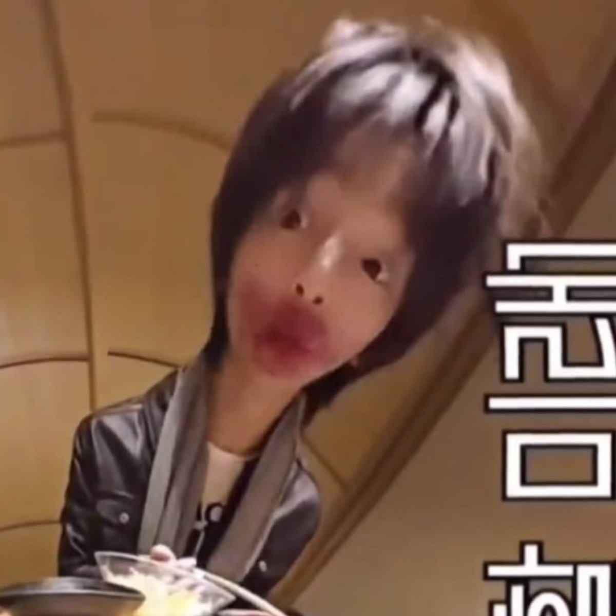 jjuwche's tweet photo. anak siapa sih ini makannya blepotan 😭😭 https://t.co/kBrr07nFnK