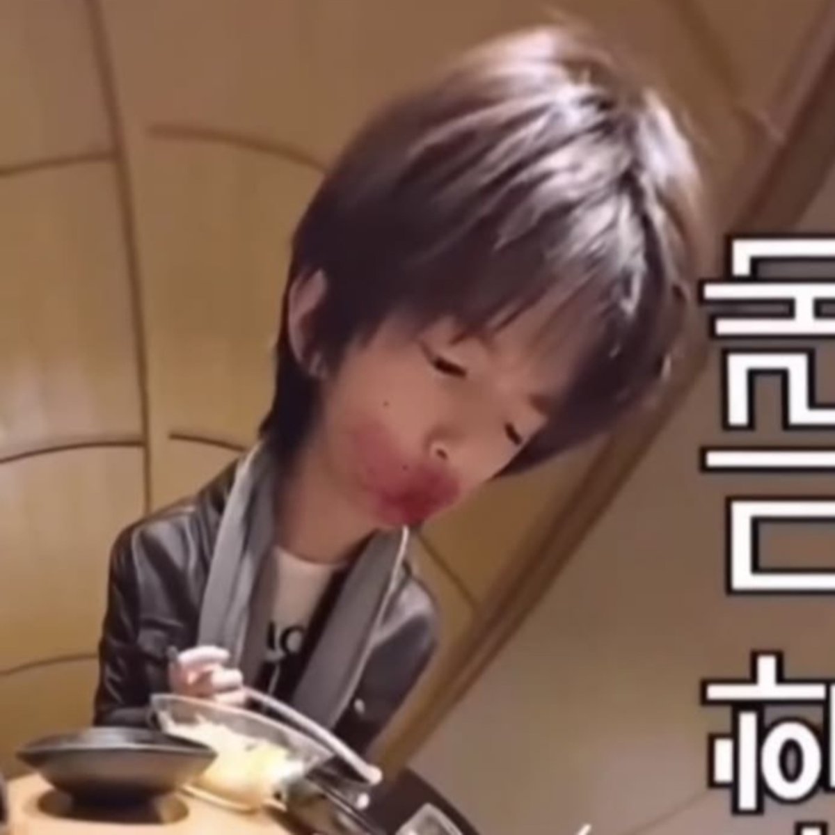 jjuwche's tweet photo. anak siapa sih ini makannya blepotan 😭😭 https://t.co/kBrr07nFnK