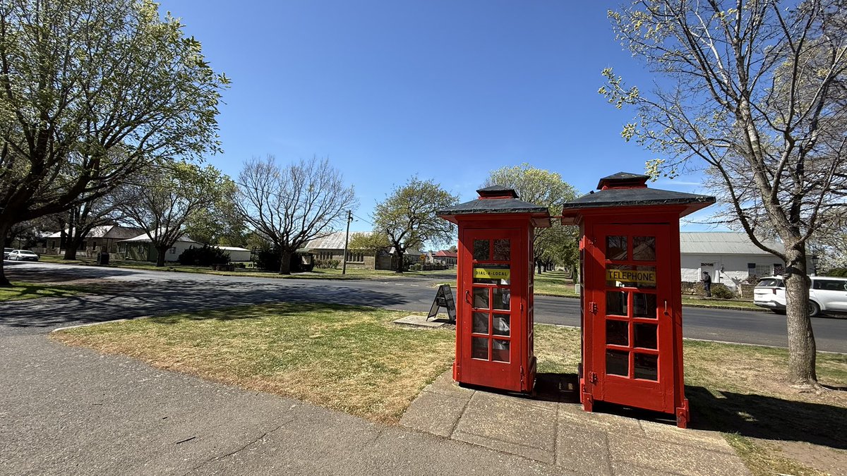 wapple15's tweet photo. This pair are #Neighbours on the main street of Ross in Tasmania. π¦πΊ One is an actual phone booth and the other provides recorded stories of local history for tourists. #PMJWeeklyChallenge + #Twosday & #TelephoneBoxTuesday https://t.co/jt3hBamk7j