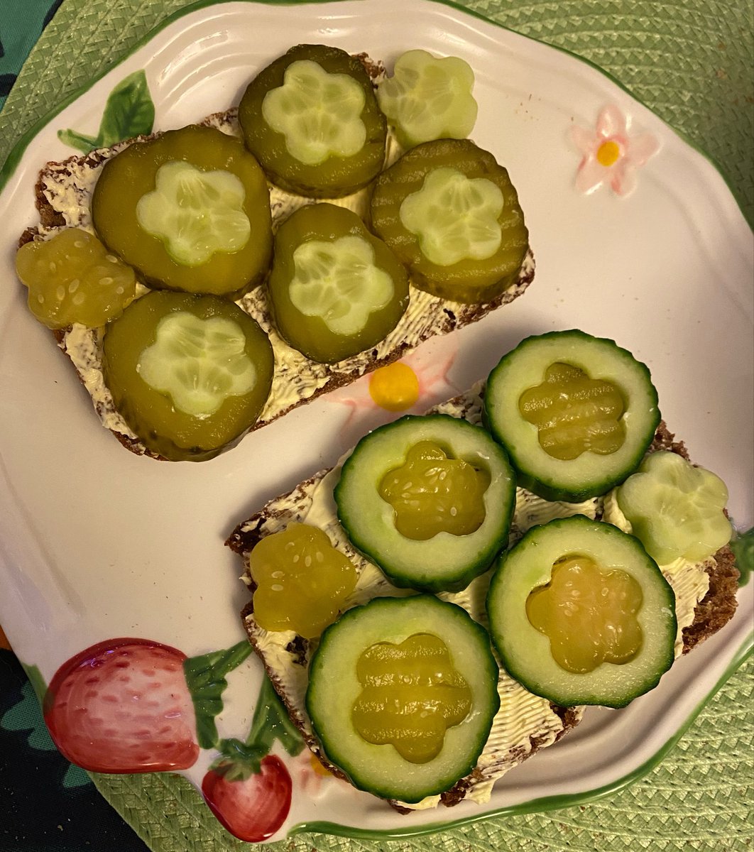 gentlefaeries's tweet photo. EVERYONE LOOK AT MY BREAKFAST RIGHT NOW!! 🌸 https://t.co/ET2Pm8ZsEt