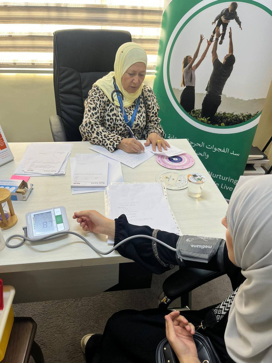 IFH_KHF's tweet photo. معهد العناية بصحة الأسرة ينفذ حملة توعوية في الزرقاء استهدفت مقدمي الرعاية وتضمنت التوعية بالعنف الرقمي وخدمات الصحة الإنجابية https://t.co/A42Ik1RtOn