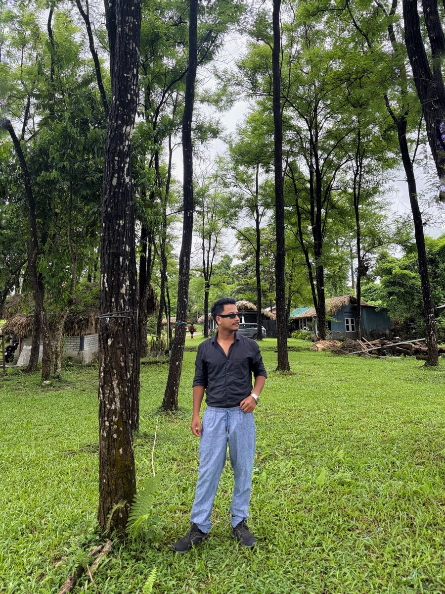 _dayfabulous's tweet photo. Surrounded by trees, rooted in style. …. ! !...... #NatureVibes #OutdoorsGram #MensStyle #CasualFits #ForestWalk https://t.co/7xTCux0C6u