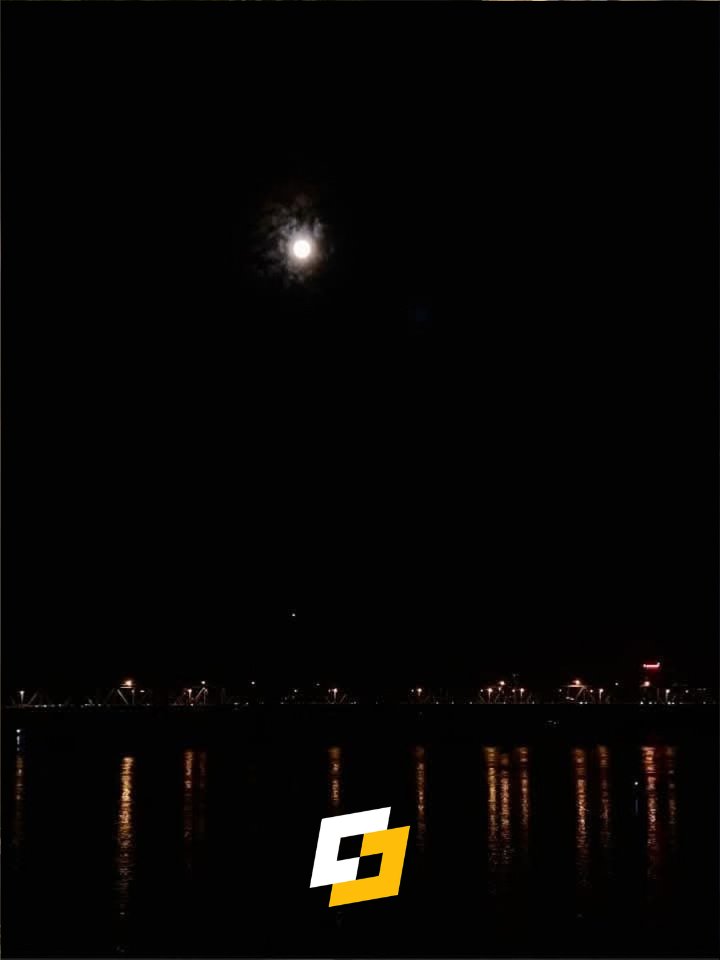 JunoBlackwell's tweet photo. @zBit_Official Sending a little Mid-Autumn magic from tonight's sky.
Real moon. Real photo. Real memory with zBit. ๐
#FullMoonWithzBit https://t.co/Z0ajuwKr2k