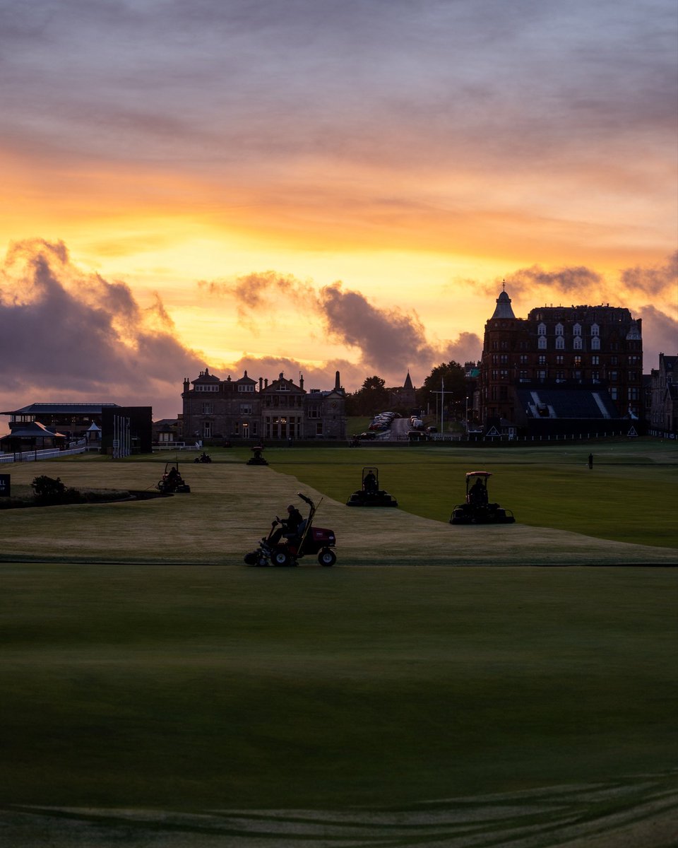dunhilllinks's tweet photo. St Andrews at sunrise 🏴󠁧󠁢󠁳󠁣󠁴󠁿
#DunhillLinks https://t.co/uiTrIZi5CE