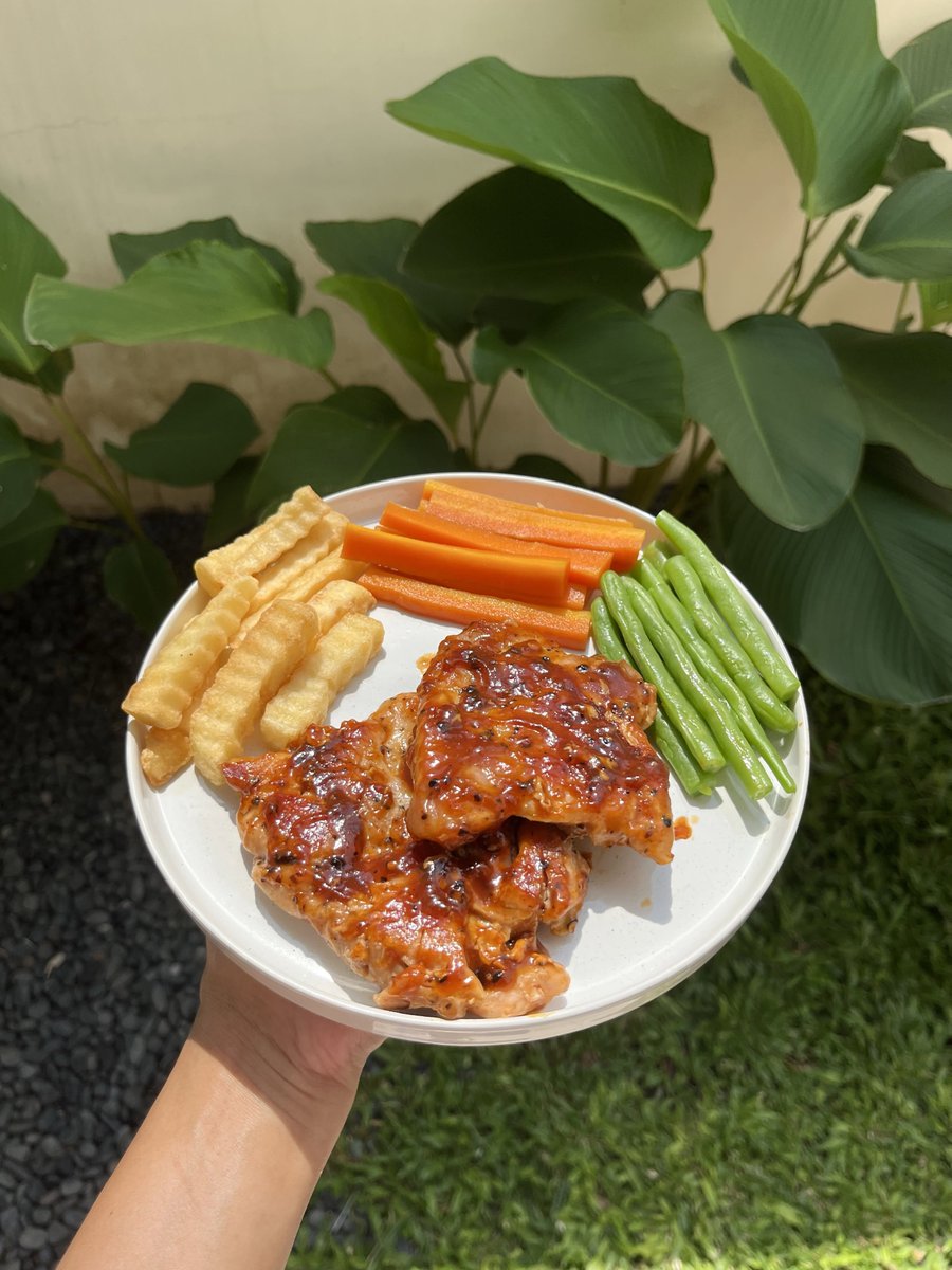 auliadanaya's tweet photo. Mau sampe kapan beli teruuuss?🫵🏻
Pliss bikin sendiri yuukk
Suamiku aja jadi ketagihan minta bikinin steak teruss karena resep ini lohh
Keknya ini resep bakal aku simpen sampe tuaaa😭 https://t.co/81oiXj1TPT