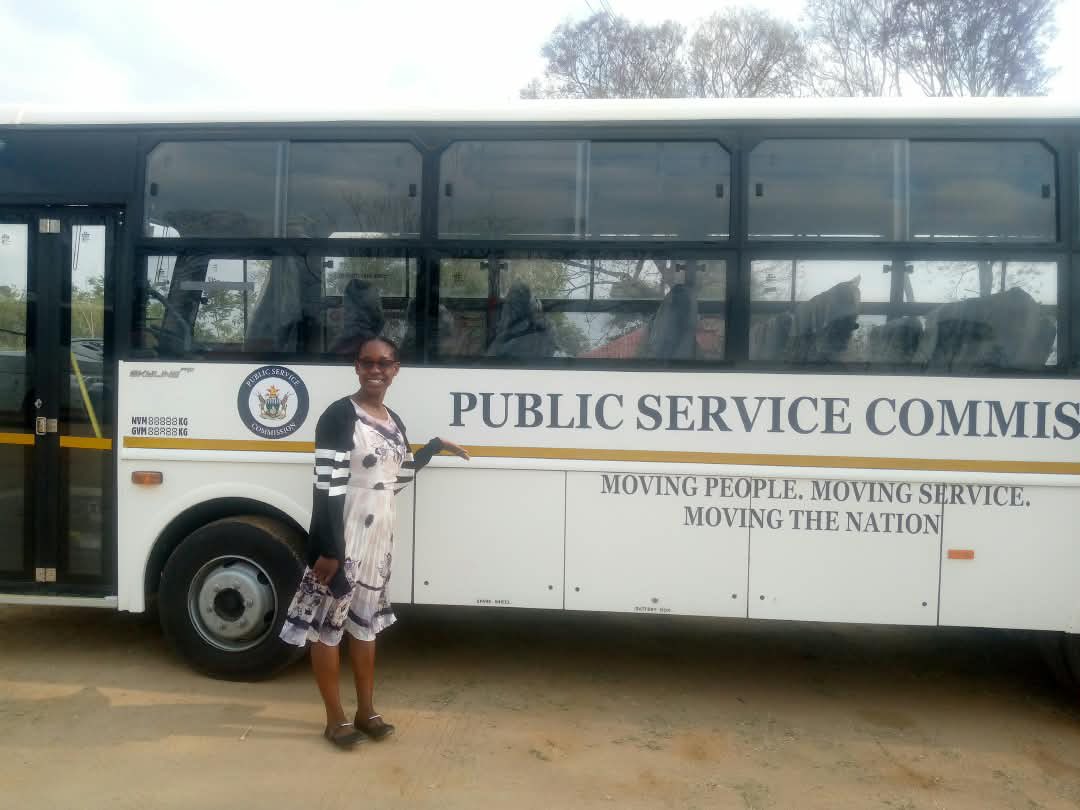 nickmangwana's tweet photo. MAKONI DISTRICT RECEIVES PSC BUS FOR CIVIL SERVANTS
 
Makoni District received a 35-seater bus from the Public Service Commission, donated by President Mnangagwa to ease transport challenges for civil servants. Starting Monday, it will ply DDC offices to Tsanzaguru, Gunda, Tsindi, Chiware, Chinyadza and Manonga Secondary School, charging ZiG6.5 per trip.