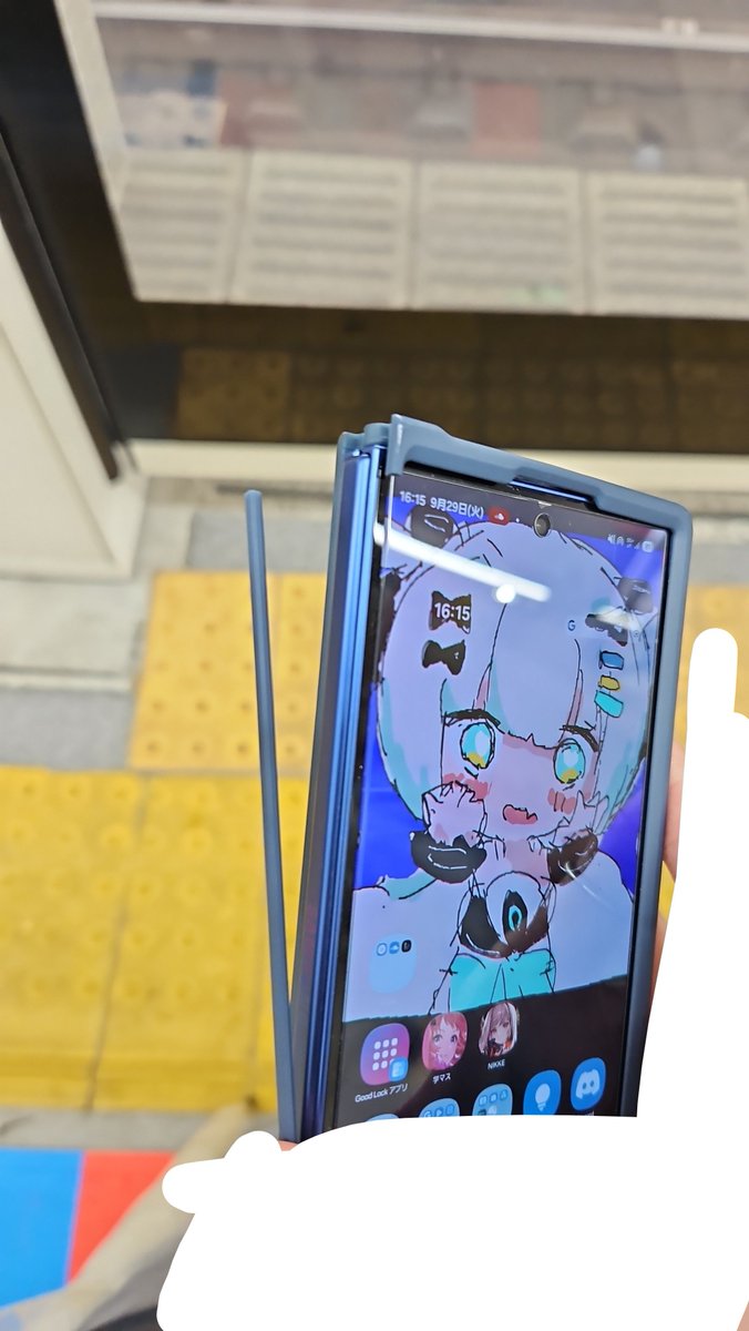 Fukizei_3's tweet photo. ケースのここ脆すぎない？ https://t.co/EIExIdDv8S