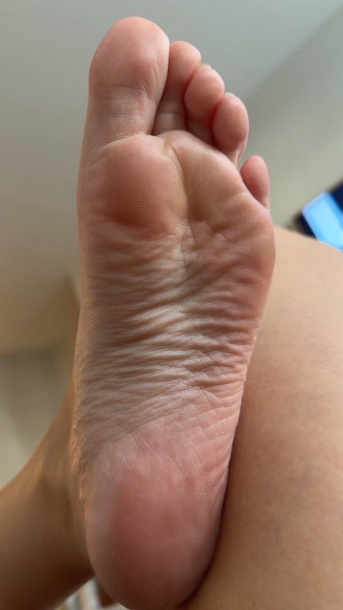 JaneCockatnm's tweet photo. I know what’s you’re thinking right now , now stop and submit…🖤🖤 https://t.co/z4vaRI9XEc