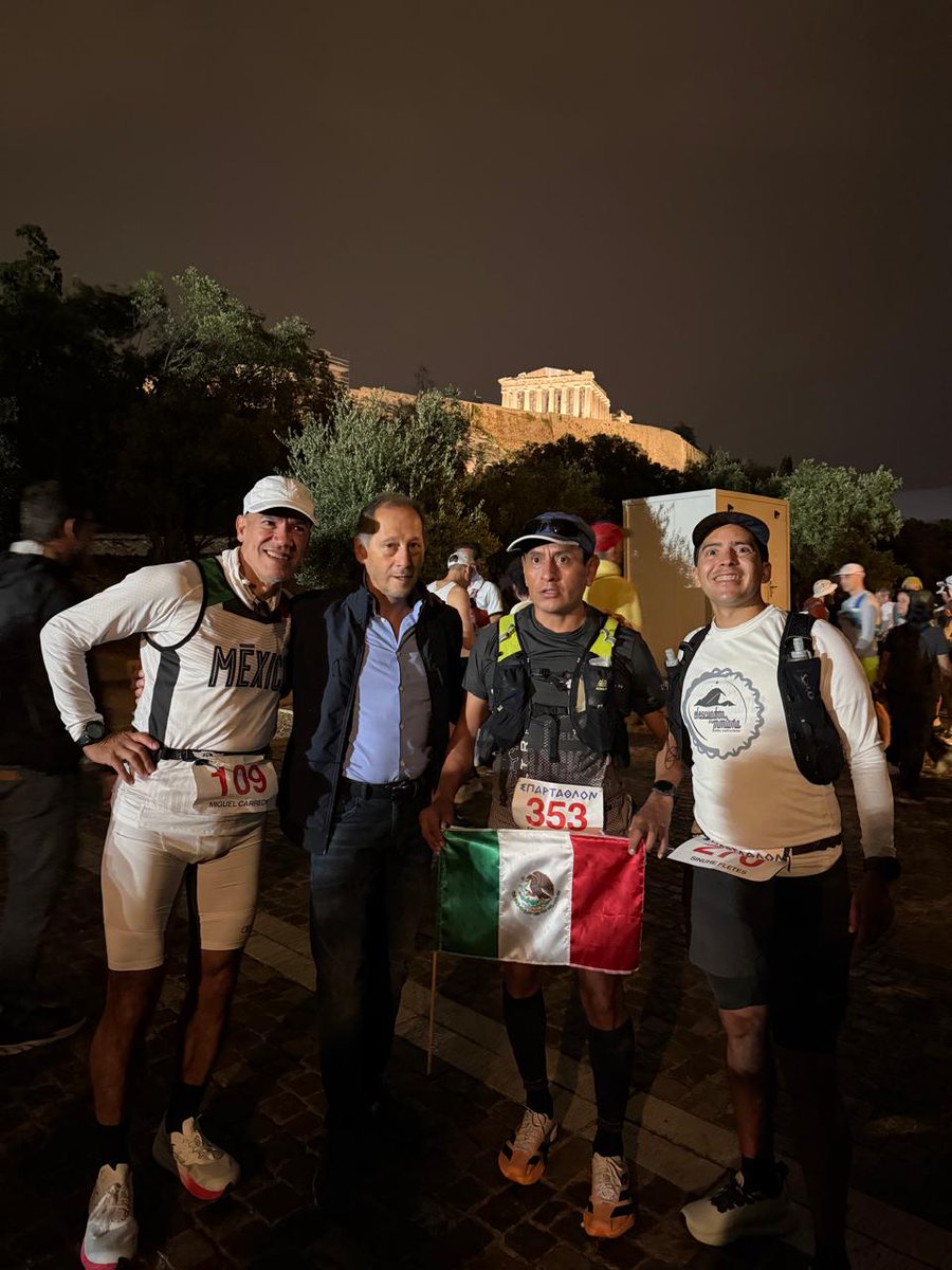 EmbaMexGre's tweet photo. La Embajada de México se congratula con los maratonistas Félix Hernández, Juárez, Miguel Carrión, Iván Dagnino Márquez y Sinuhé Fletes por su excelente desempeño en “Spartathlon 2026”, maratón de ultradistancia celebrado en Grecia. #DiplomaciaPúblicaMX#DiplomaciaDeportivaMX https://t.co/yFXvpPooyr