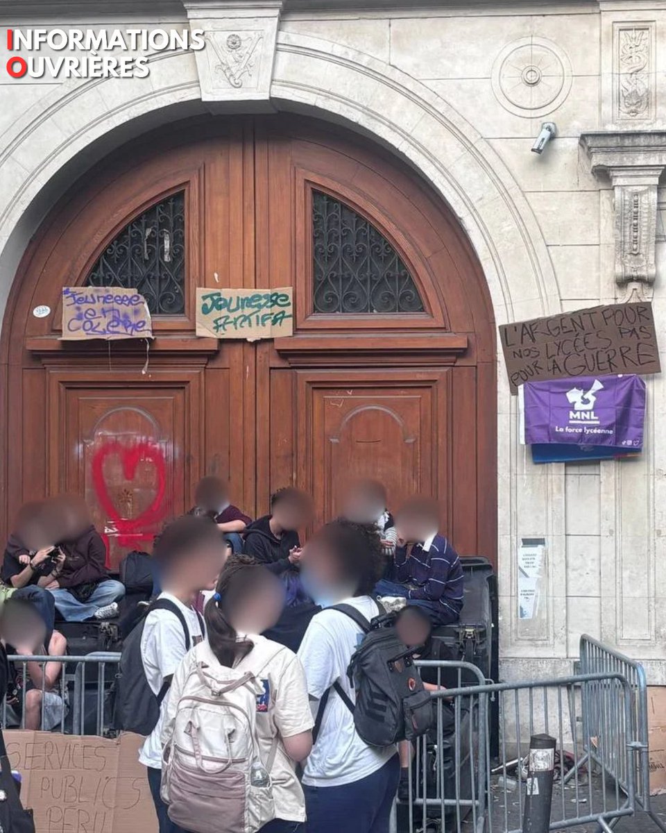 InfosOuvrieres's tweet photo. 🚨EN DIRECT - Blocus au lycée Montgrand à Marseille https://t.co/ZU0cs2wxNK