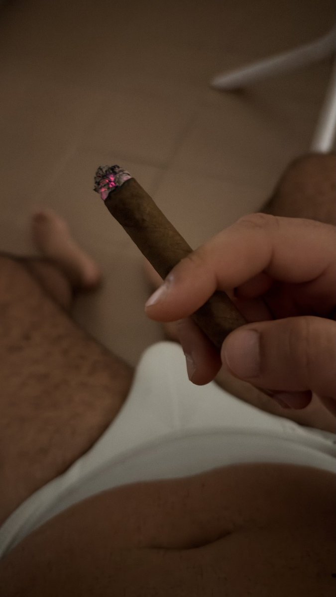 bigvibes40's tweet photo. Happy Tuesday #smoker https://t.co/ce5RsXfdcN