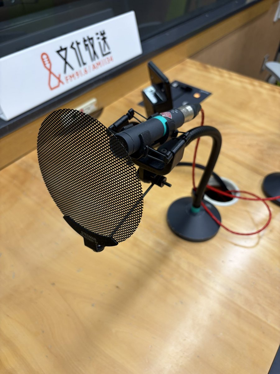 chibachika's tweet photo. 最終回は、3スタで
マイクは色テープで分けてあるうちの
緑でした。💚さん🎙️ https://t.co/8EhcBtj1tb