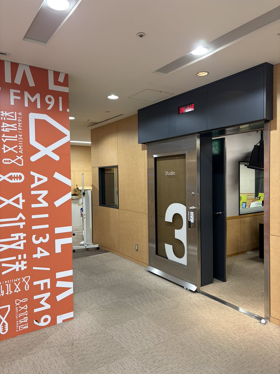 chibachika's tweet photo. 最終回は、3スタで
マイクは色テープで分けてあるうちの
緑でした。💚さん🎙️ https://t.co/8EhcBtj1tb
