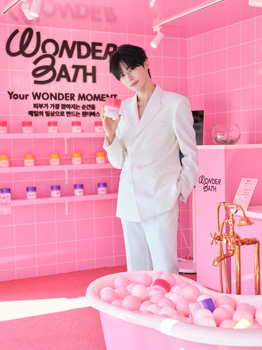 wonderbath_kr's tweet photo. 𝗦𝗨𝗡𝗚𝗛𝗔𝗡𝗕𝗜𝗡 𝗶𝗻 𝗦𝗟𝗜𝗖𝗘 𝗦𝗘𝗥𝗨𝗠 𝗠𝗼𝘃𝗶𝗻𝗴 𝗣𝗢𝗣-𝗨𝗣 ˚ෆ*₊

원더바스의 햄버서더 성한빈과 함께한
얼루어 X 원더바스 뷰티 로드 팝업.ᐟ

오린이들을 위해 원더바스가 준비한 선물 🎁
무빙 팝업 비하인드컷을 지금 공개합니다.ᐟ

성한빈이 사랑하는 원더바스 슬라이스 세럼과
무빙 팝업에서의 𝗪𝗢𝗡𝗗𝗘𝗥 𝗠𝗢𝗠𝗘𝗡𝗧도 함께 만나보세요 💗

#WONDERBATH #원더바스
#SUNGHANBIN #성한빈
#SLICESERUM #슬라이스세럼