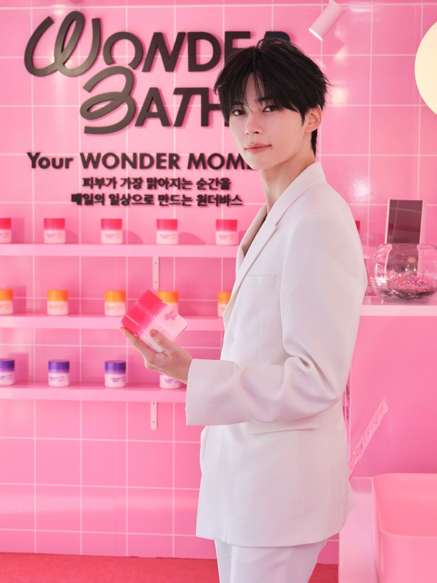 wonderbath_kr's tweet photo. 𝗦𝗨𝗡𝗚𝗛𝗔𝗡𝗕𝗜𝗡 𝗶𝗻 𝗦𝗟𝗜𝗖𝗘 𝗦𝗘𝗥𝗨𝗠 𝗠𝗼𝘃𝗶𝗻𝗴 𝗣𝗢𝗣-𝗨𝗣 ˚ෆ*₊

원더바스의 햄버서더 성한빈과 함께한
얼루어 X 원더바스 뷰티 로드 팝업.ᐟ

오린이들을 위해 원더바스가 준비한 선물 🎁
무빙 팝업 비하인드컷을 지금 공개합니다.ᐟ

성한빈이 사랑하는 원더바스 슬라이스 세럼과
무빙 팝업에서의 𝗪𝗢𝗡𝗗𝗘𝗥 𝗠𝗢𝗠𝗘𝗡𝗧도 함께 만나보세요 💗

#WONDERBATH #원더바스
#SUNGHANBIN #성한빈
#SLICESERUM #슬라이스세럼