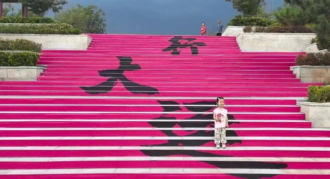 keid881c865's tweet photo. The classic 8-zhilian check-in spot in Bazhong has a cool wall by the Huai River, super worth a visit! https://t.co/INS9ahwoQw
