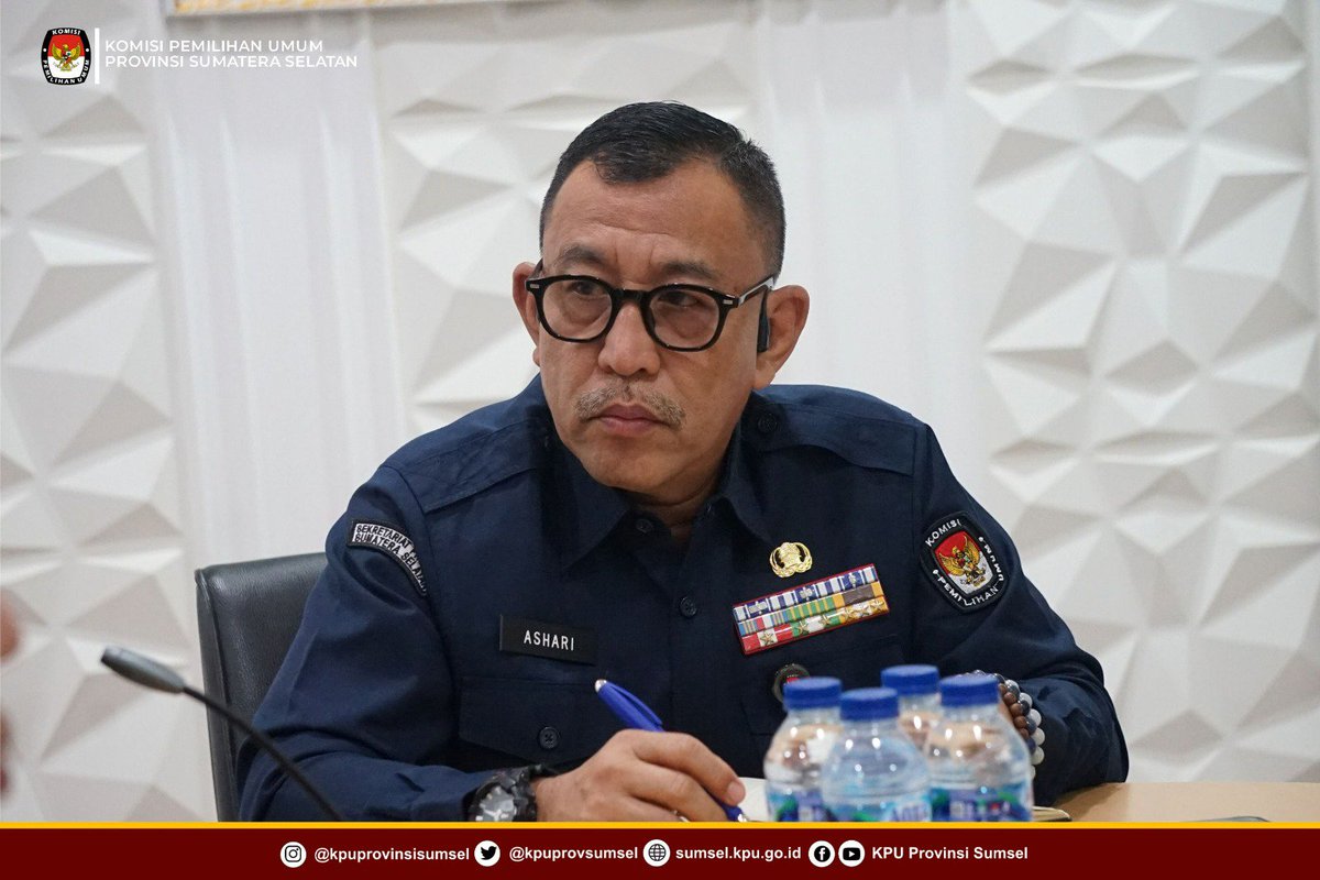 kpusumsel's tweet photo. #Temanpemilih Pelaksana Tugas Sekretaris KPU Sumsel, Ashari gelar rapat koordinasi penguatan sinergi internal Sekretariat KPU Provinsi Sumatera Selatan. Selasa (29/09/2026) https://t.co/fNx4wZSjDs