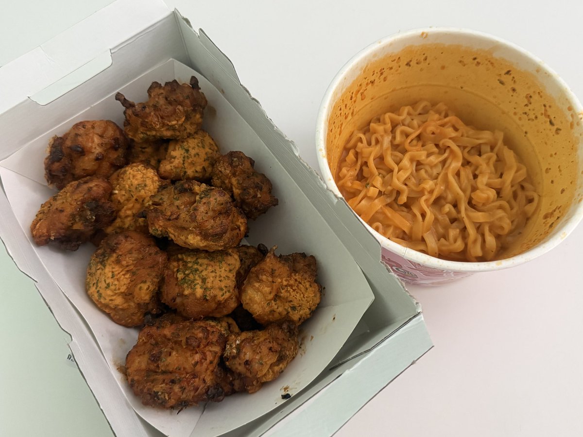 Awermuh's tweet photo. 굽네는 나한테 지분을좀 줘야한다고생각해 https://t.co/UR1fiZnblm