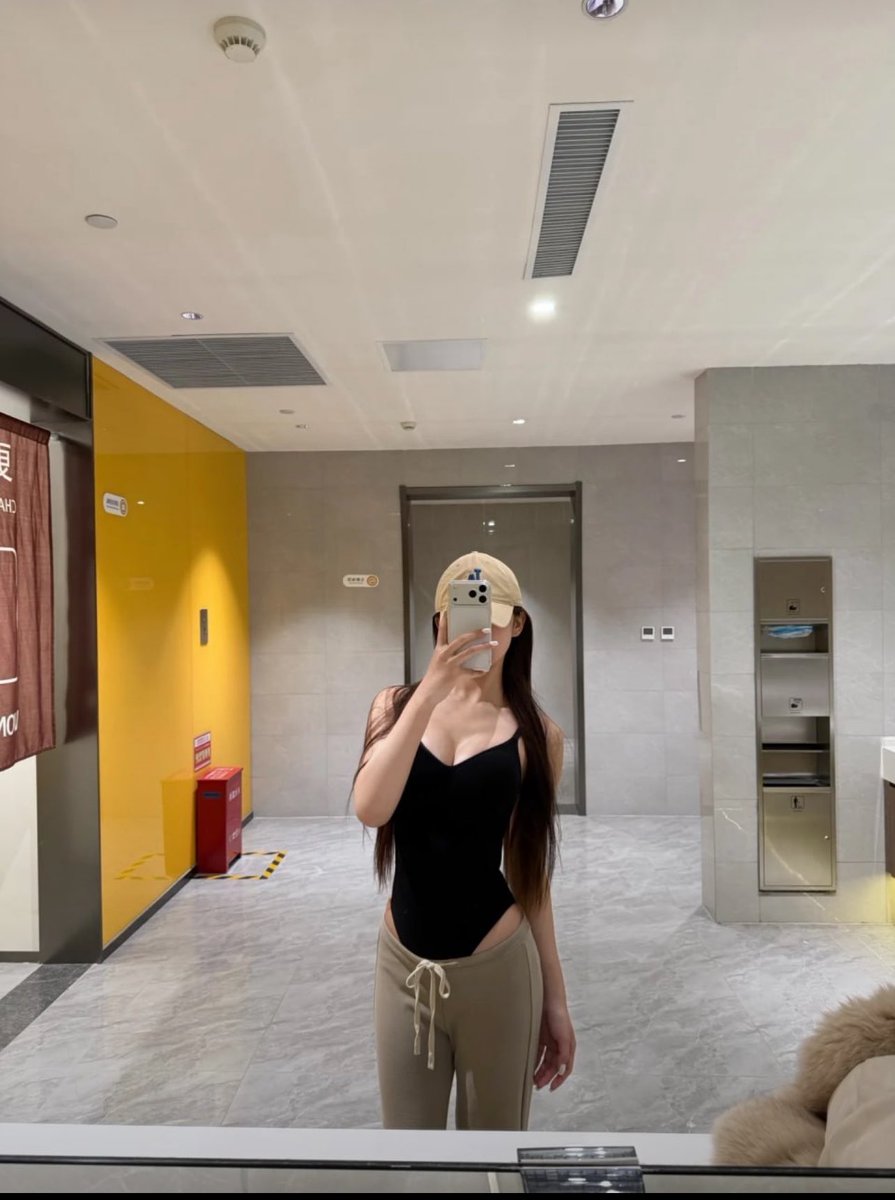 nicole04xp9's tweet photo. 这个点还有男生吗？                                                                                                 

                  我想发照片🫣直接发 https://t.co/aaqzypPv4X
