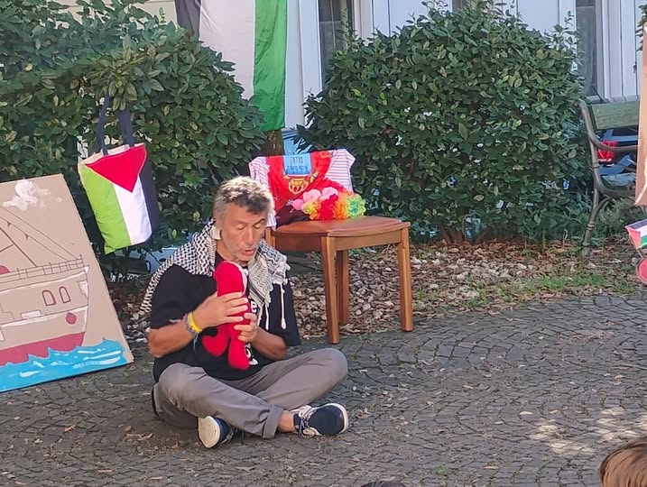 mazzeoantonio's tweet photo. #michiamohandalino Performance “Mi chiamo Handalino” a #Messina martedì 29 settembre alle 17.30. #stopthegenocideingaza🇵🇸
Il cortile di via Placida 101 ospiterà l’evento del gruppo scuola e animazione sociale della Biblioteca del riciclo di Arcigay
https://t.co/jN1dCkZWp4 https://t.co/A5ri8AMcuj