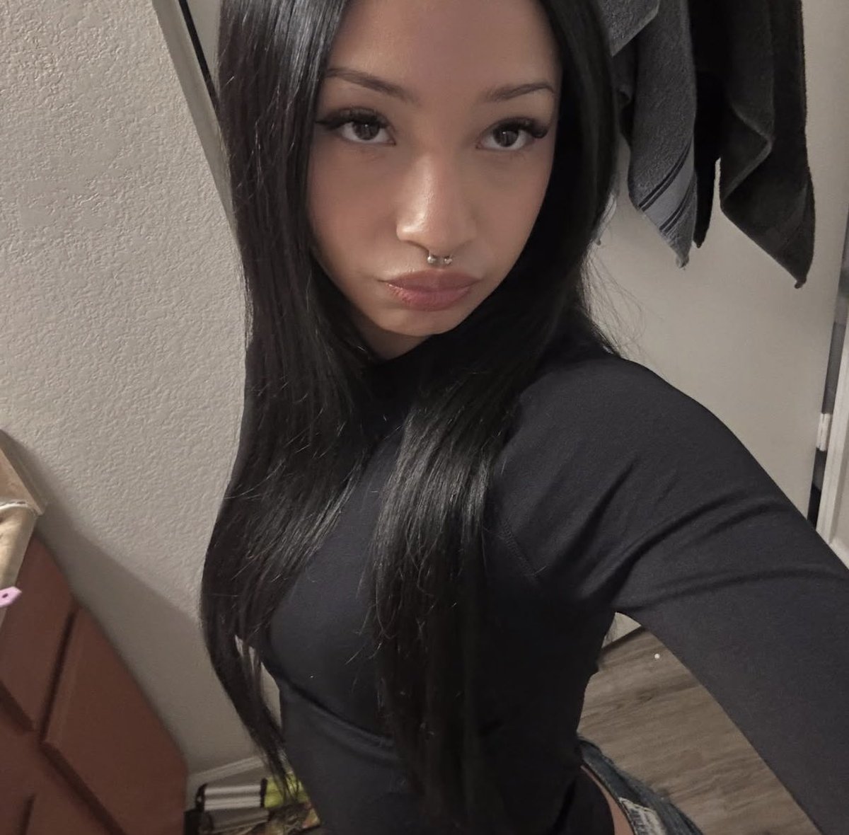 hazelbby444's tweet photo. Who horny rnn dm me for menuu https://t.co/CIqaT9iqOX