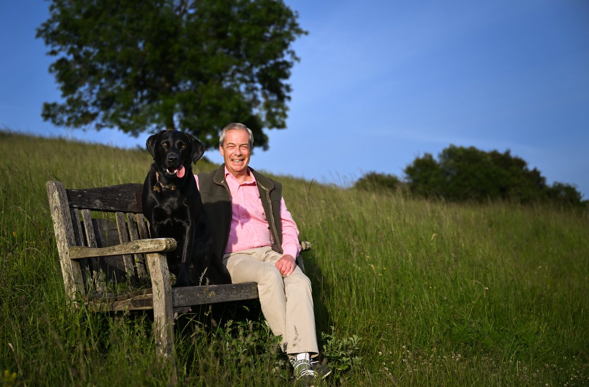 Nigel_Farage tweet picture